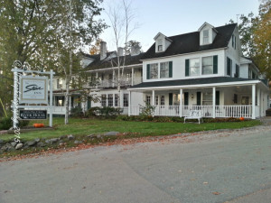Stowe Inn Vermont In a comment, Misty asked me where I would recommend finding a room for her fall foliage vacation?