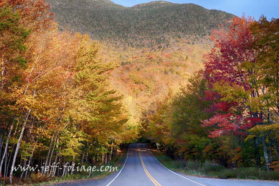 smugglers notch entrance in peak fall colors