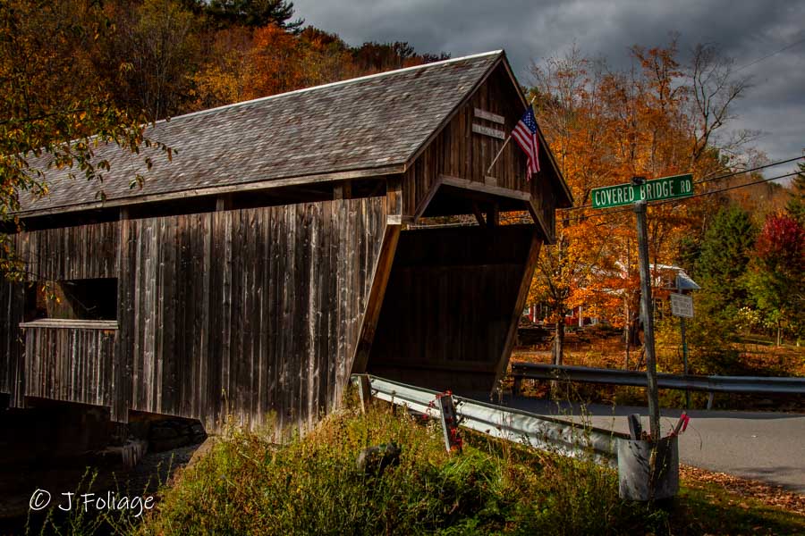 Warren covered bridge through the lincoln gap along Vermont's Route 100