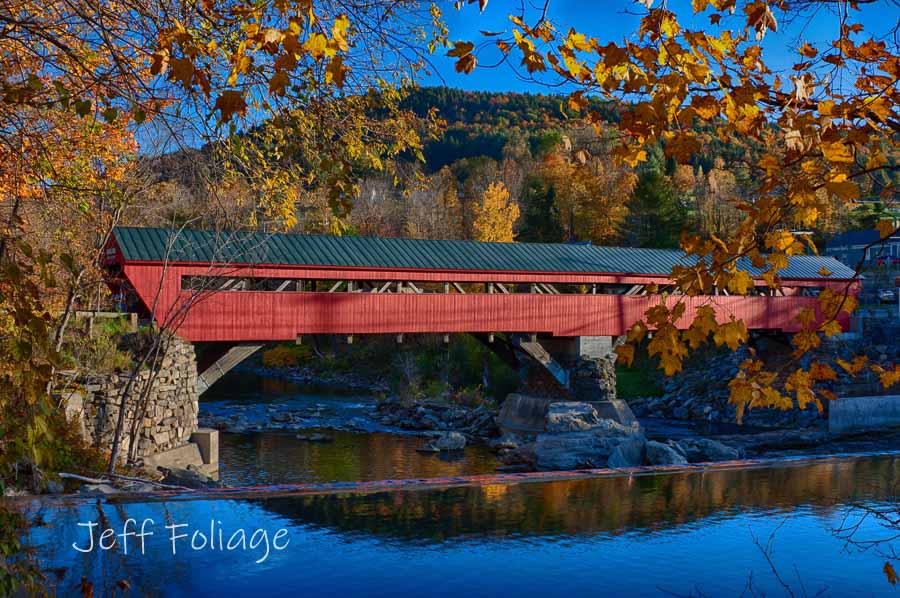 Taftsville covered bridge in fall