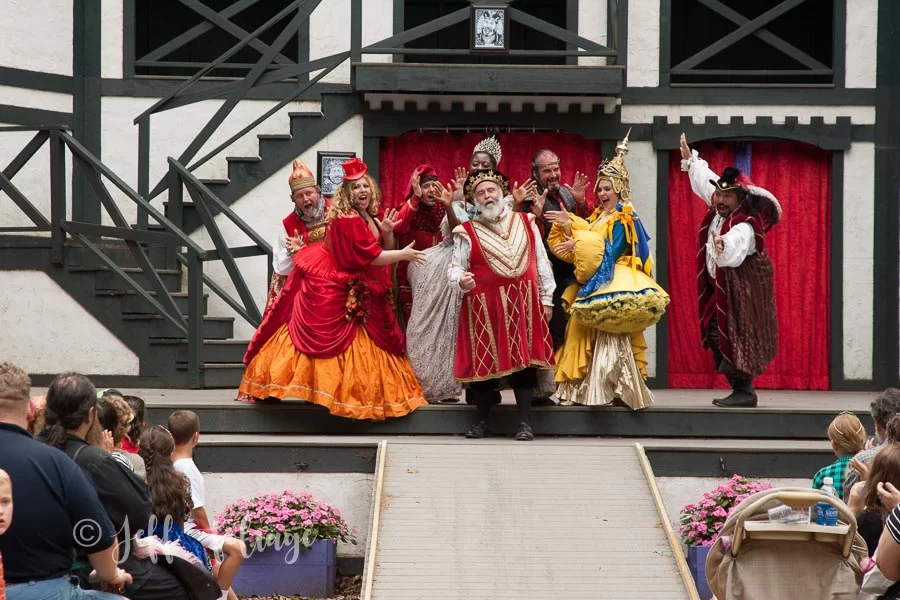 singing and dancing at king Richards festival