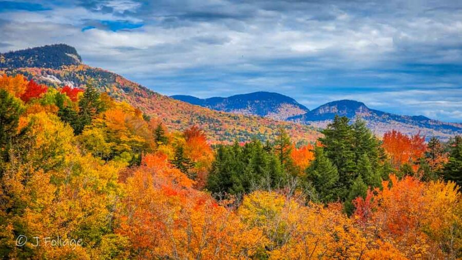 2026 New England Fall Foliage Forecast with autumn fall colors on the Kancamagus Highway at the Sugar Hill scenic overlook